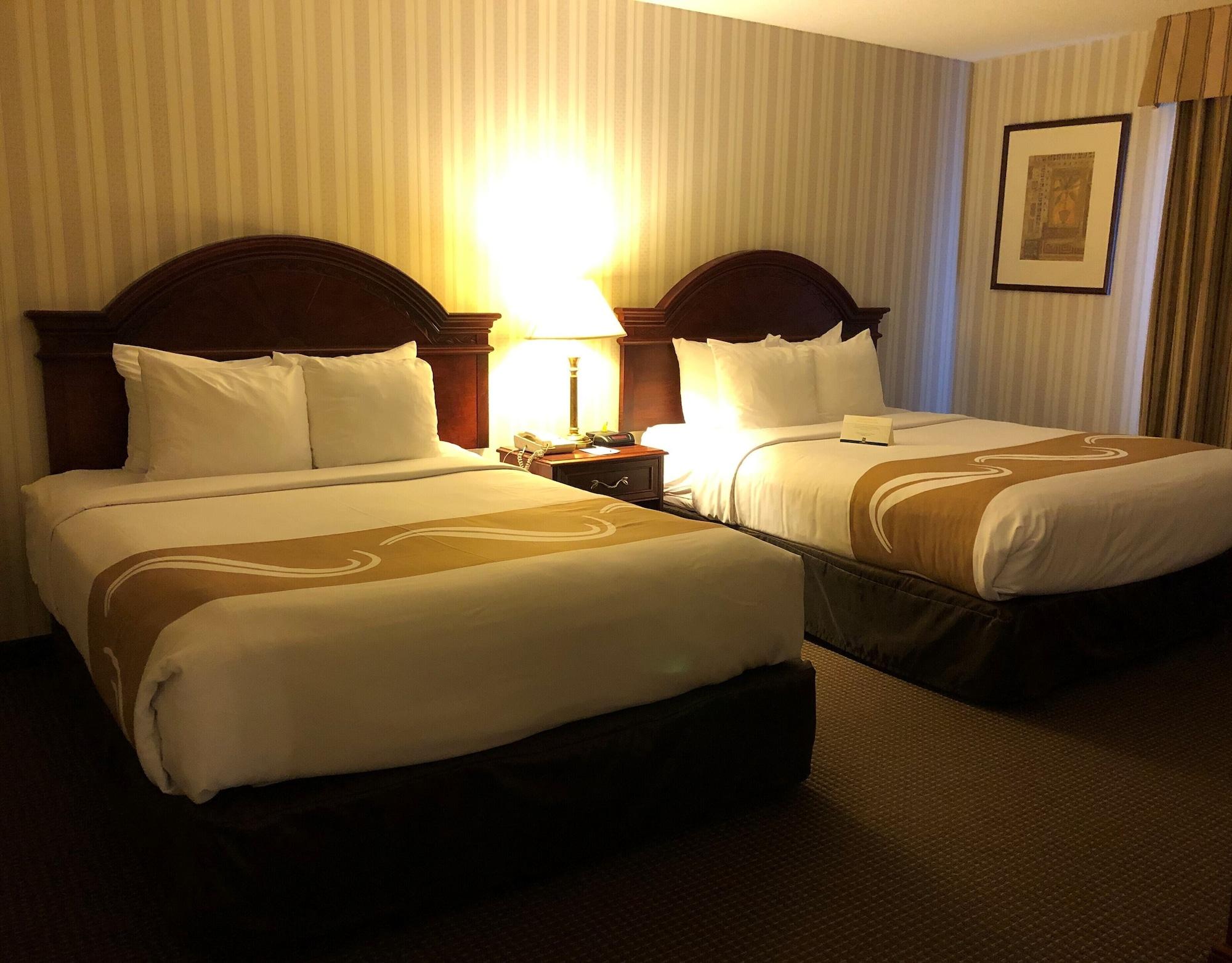 ควอลิตี้ โฮเต็ลแอนด์สวีท Hotel วู้ดสต็อก ภายนอก รูปภาพ