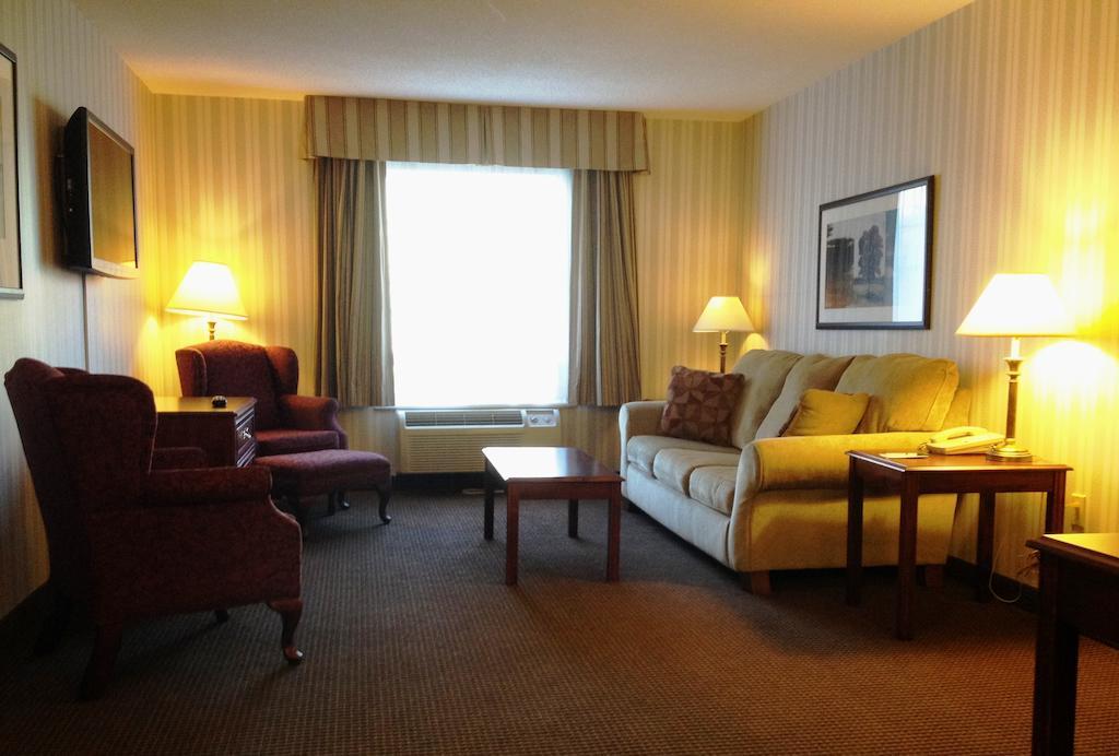ควอลิตี้ โฮเต็ลแอนด์สวีท Hotel วู้ดสต็อก ภายนอก รูปภาพ