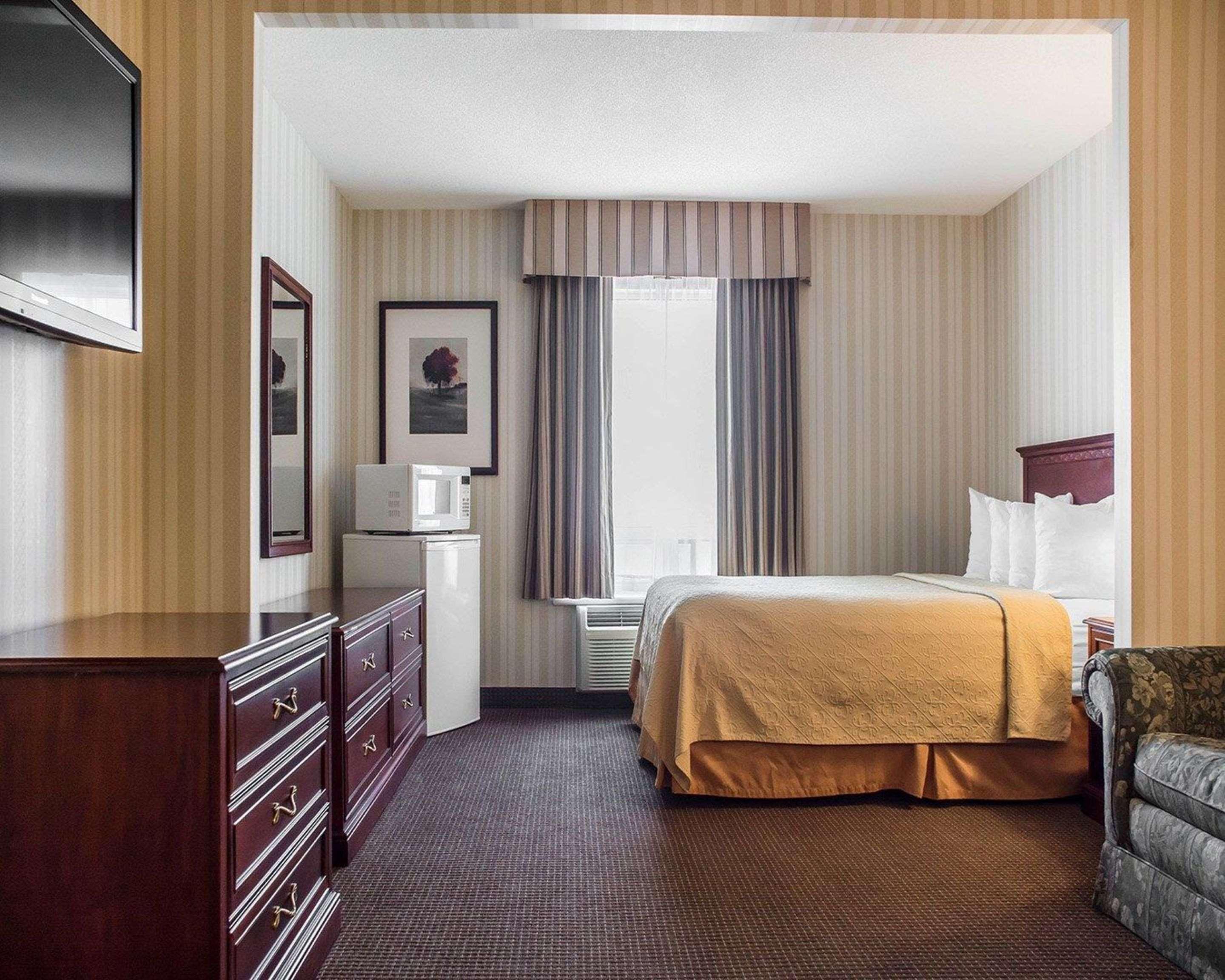 ควอลิตี้ โฮเต็ลแอนด์สวีท Hotel วู้ดสต็อก ภายนอก รูปภาพ