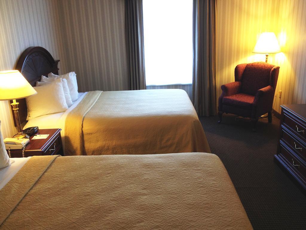 ควอลิตี้ โฮเต็ลแอนด์สวีท Hotel วู้ดสต็อก ภายนอก รูปภาพ
