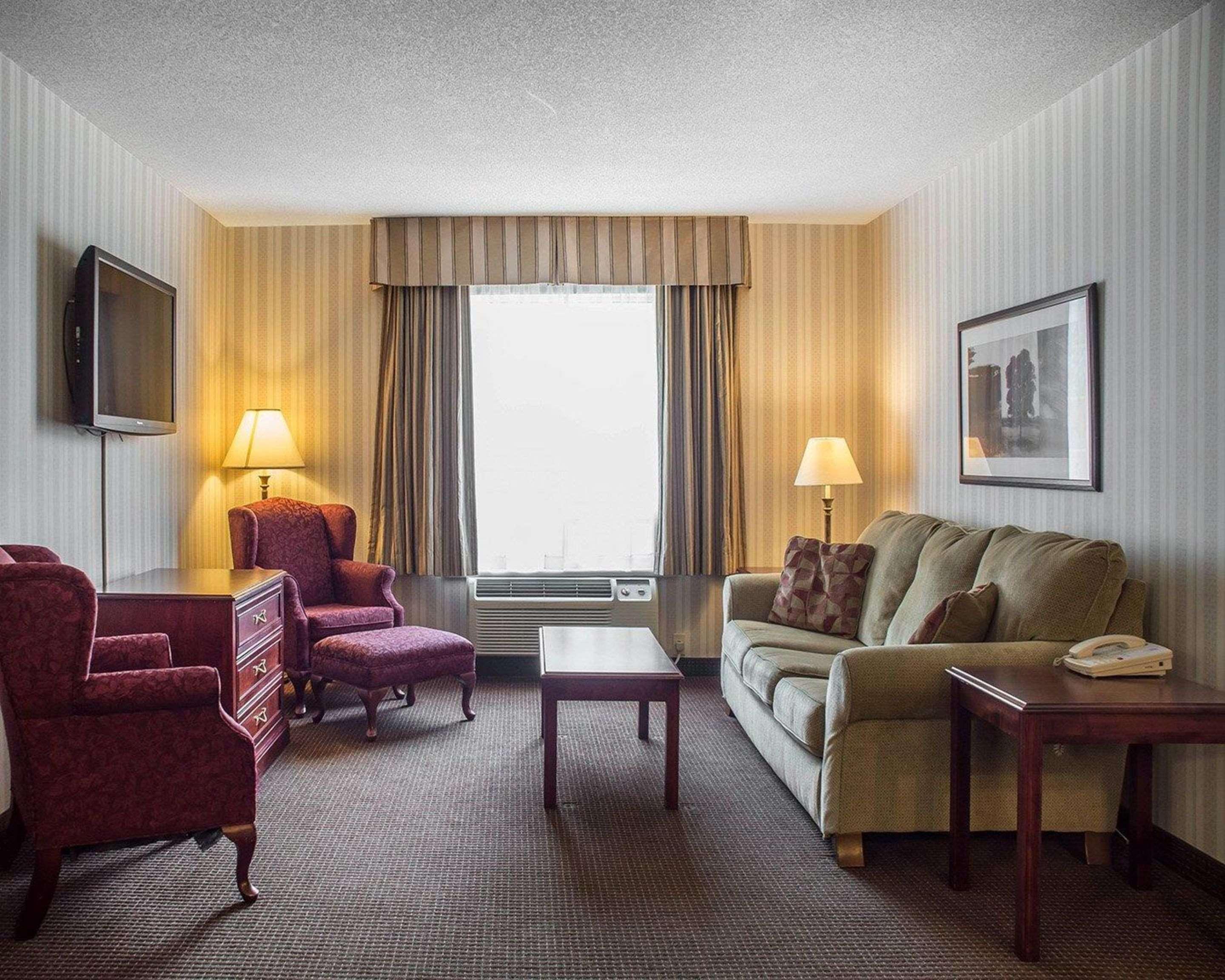 ควอลิตี้ โฮเต็ลแอนด์สวีท Hotel วู้ดสต็อก ภายนอก รูปภาพ