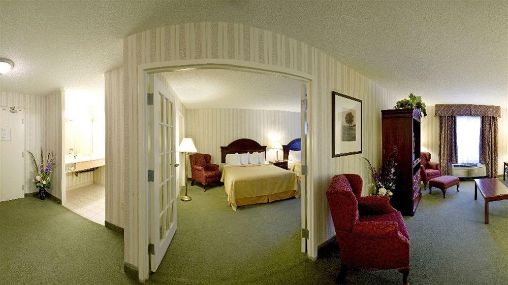 ควอลิตี้ โฮเต็ลแอนด์สวีท Hotel วู้ดสต็อก ภายนอก รูปภาพ